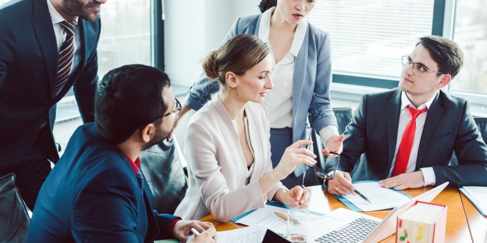 Untitled design - 2025-05-20T153603.358 Best Organizational Structure for Your Consulting Business